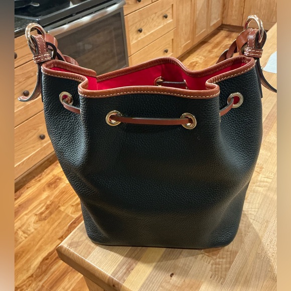 Dooney & Bourke leather handbag purse Pebble Grain Tasha Drawstring bag, black - Picture 4 of 6
